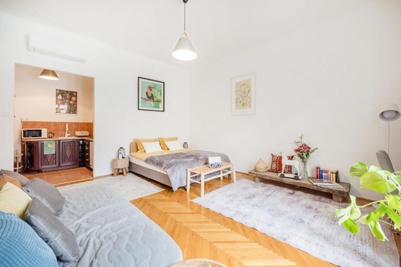 Modern Flat In Heritage District Near The City Center Budapeste Exterior foto